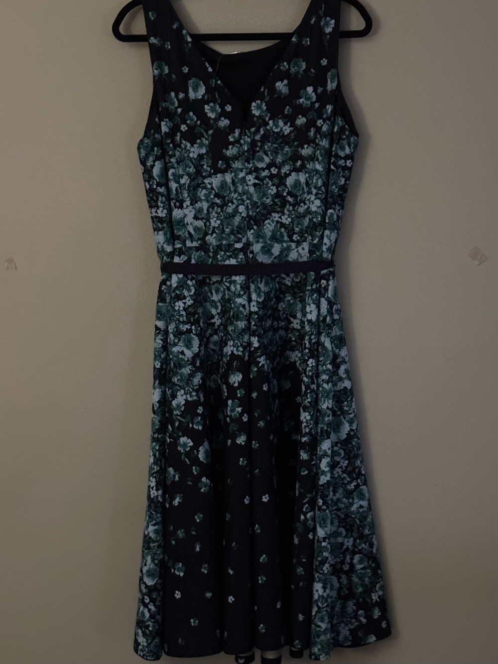 Danny and Nicole Sleeveless Midi Dress Black W/Light Blue Floral Print NWT